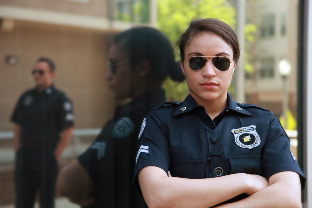 女性警官
